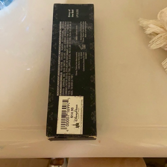 Lip gloss - Picture 2 of 2